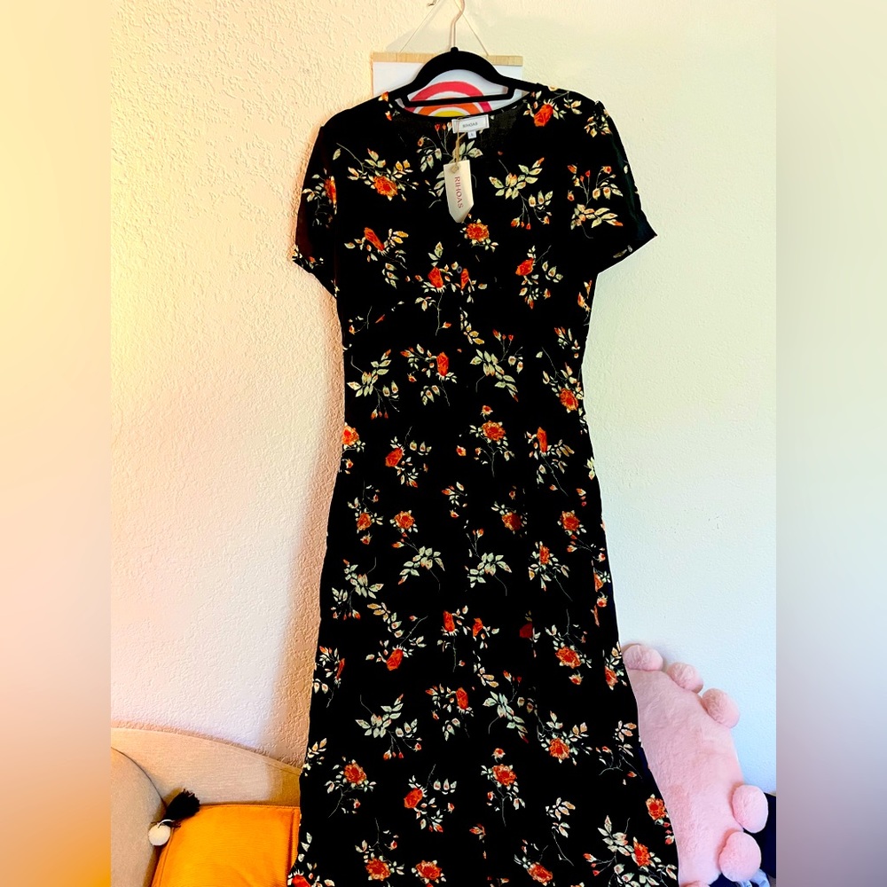 RIHOAS women’s black v-neck floral short sleeved maxi dress. NWT. Size L.